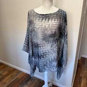 Kate & Mallory Gray Abstract Poncho Top - Size Medium